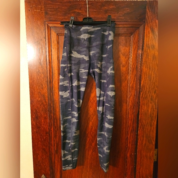 Athleta Ultimate Camo 7/8 Tight - Picture 1 of 2